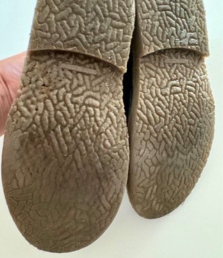 Zapatos de chico azul. Marca española Brotes.