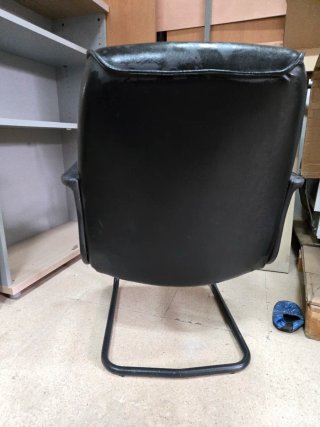 Silla de oficina negra