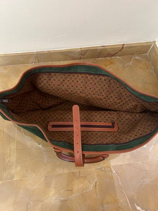Bolsa de viaje de ante verde y cuero