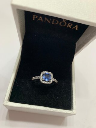 Anillo Pandora con piedra azul y brillantes