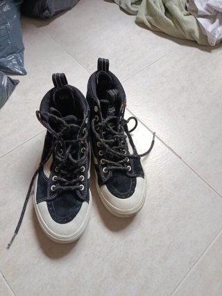 Tenis Vans Sk8-Hi Negro/Blanco