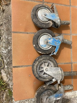 Rueda industrial con freno para andamio