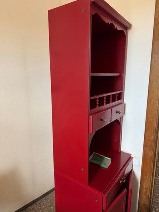 Mueble retro de madera rojo