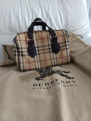 Bauletto Burberry con dustbag e cartellini