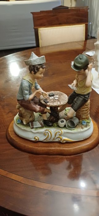 Figura Capodimonte niños jugando