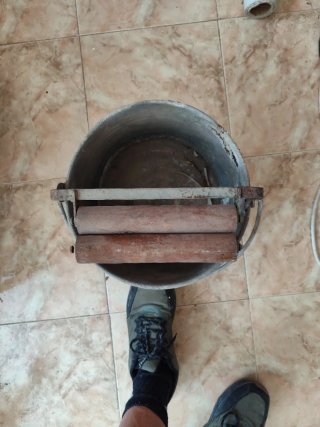 Cubo fregona antiguo metal madera