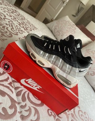 Zapatillas Nike Air Max 95 Negras y Plateadas