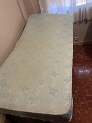 Colchón 90x190 casi nueva con funda