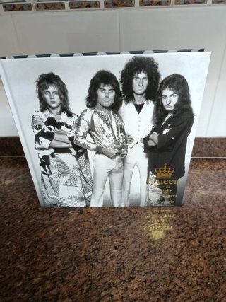 Queen: A Night At The Opera 50 Aniversario