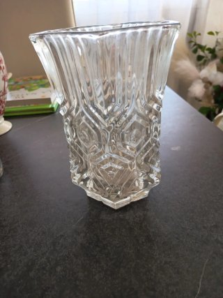 Jarrón de cristal tallado
