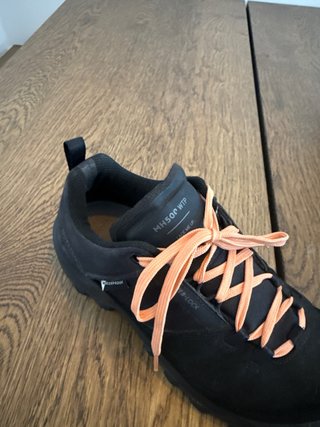 Zapatillas Trail Mujer Negras, poco uso.
