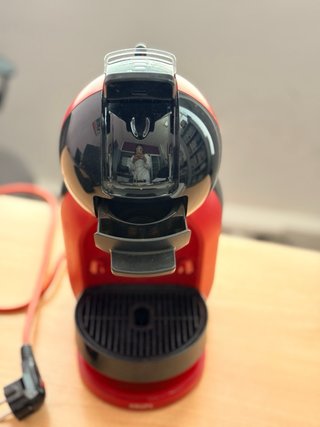Cafetera Dolce Gusto Roja y Negra