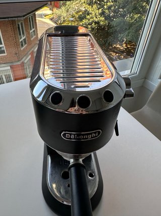 Cafetera DeLonghi Dedica EC685.BK Negra