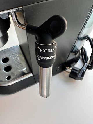 Cafetera DeLonghi Dedica EC685.BK Negra