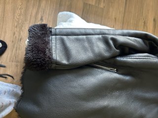 Chaqueta de pelo negra
