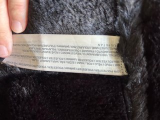 Chaqueta de pelo negra