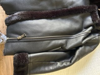 Chaqueta de pelo negra