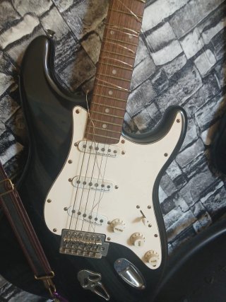 Guitarra Eléctrica Negra