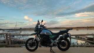 Moto Guzzi V85TT Centenario