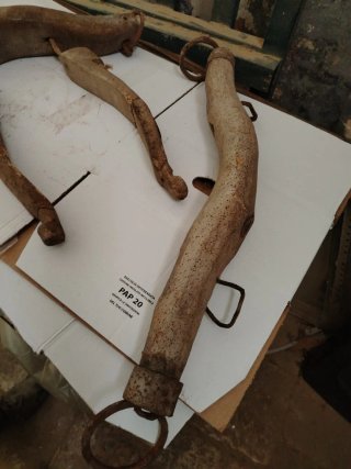 Giogo per bovini in legno antico