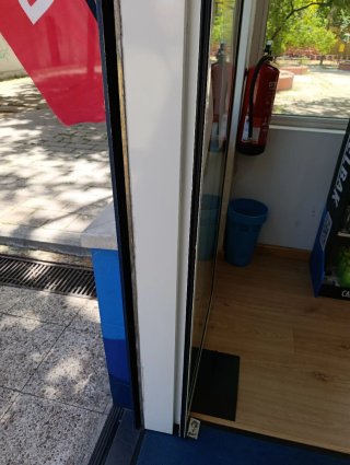 Puerta corredera automática local