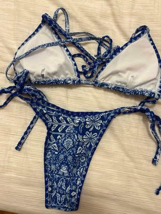 Bikini azul y blanco