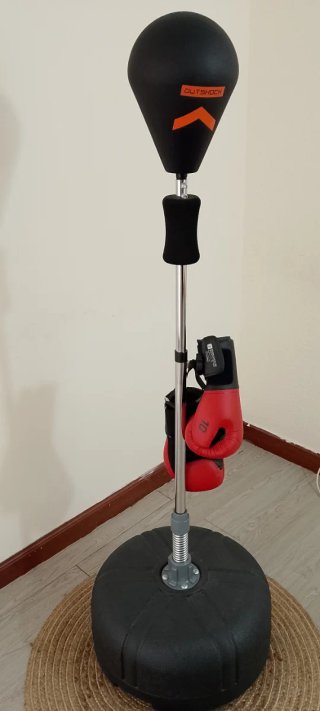Punching ball y guantes de boxeo