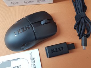 NZXT Lift Elite Ratón 57g 26K DPI Negro