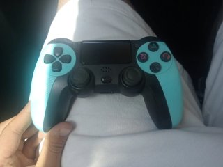 3 mandos: 1 Xbox, 2 PS4