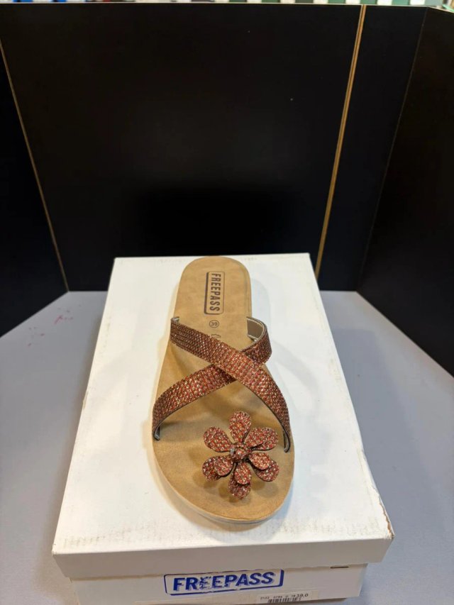 T 39 Sandalias FREPASS mujer marrón y dorado