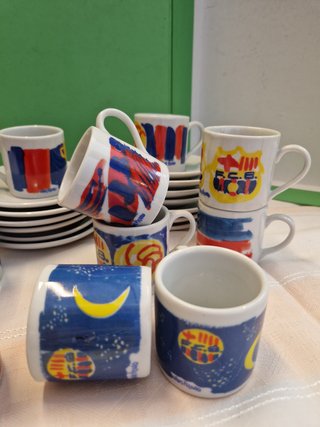 Juego pocillos café y platos decorados