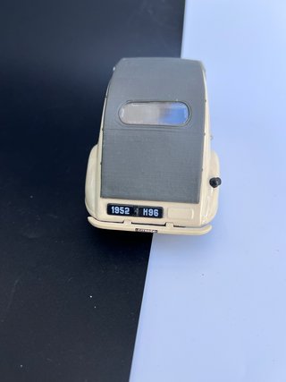 Citroën 2CV 1/18 Maisto 1952 Beige