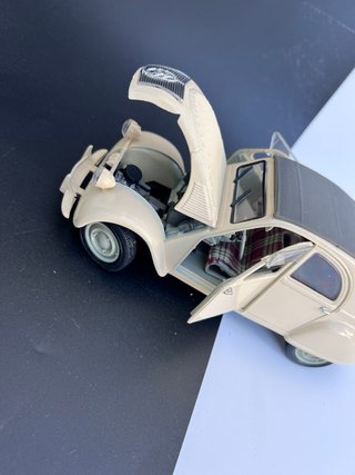 Citroën 2CV 1/18 Maisto 1952 Beige