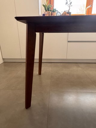 Mesa de comedor de madera