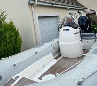 Lancha semirrigida Valiant V520 2010