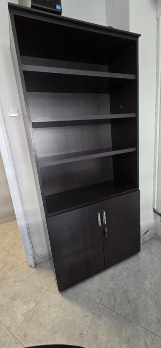 Armario,mesa,sillas,archivador despacho u oficina