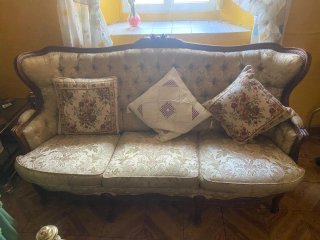 Divani e poltrone vintage in tessuto e legno