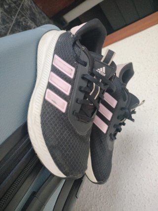 Zapatillas Adidas Negras y Rosas