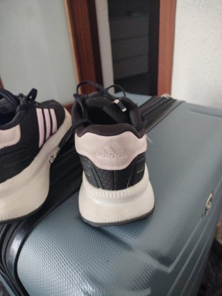 Zapatillas Adidas Negras y Rosas