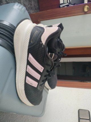 Zapatillas Adidas Negras y Rosas