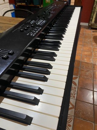 Piano Kawai MP7 SE con flight case