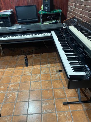 Piano Kawai MP7 SE con flight case