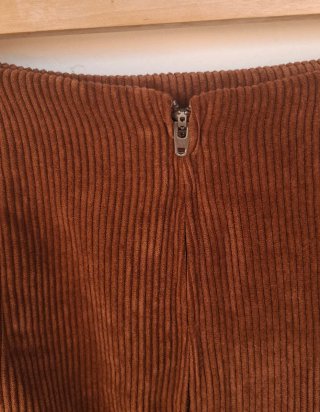 Falda mini pana Stradivarius marrón