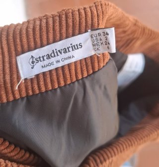 Falda mini pana Stradivarius marrón