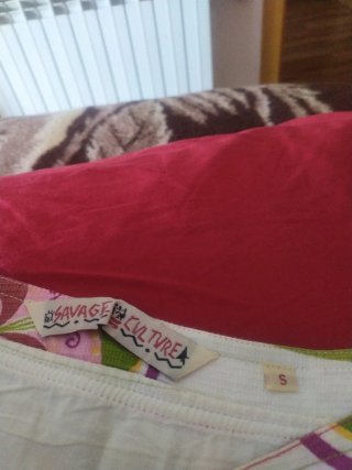 Falda colorida con bolsillos y botones
