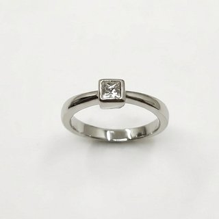 Anillo Solitario Oro 18k Diamante Princesa
