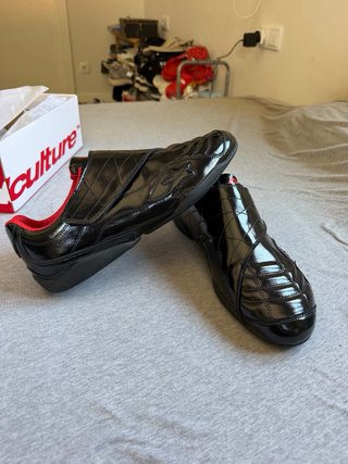 Zapatillas Cold Culture  Negras y Rojas