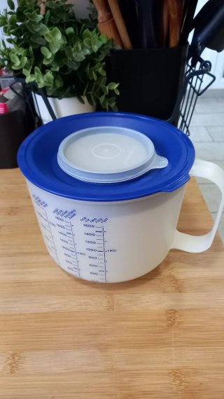 Brocca graduata Tupperware trasparente blu