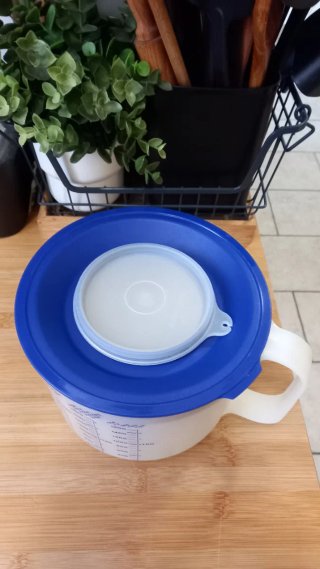 Brocca graduata Tupperware trasparente blu