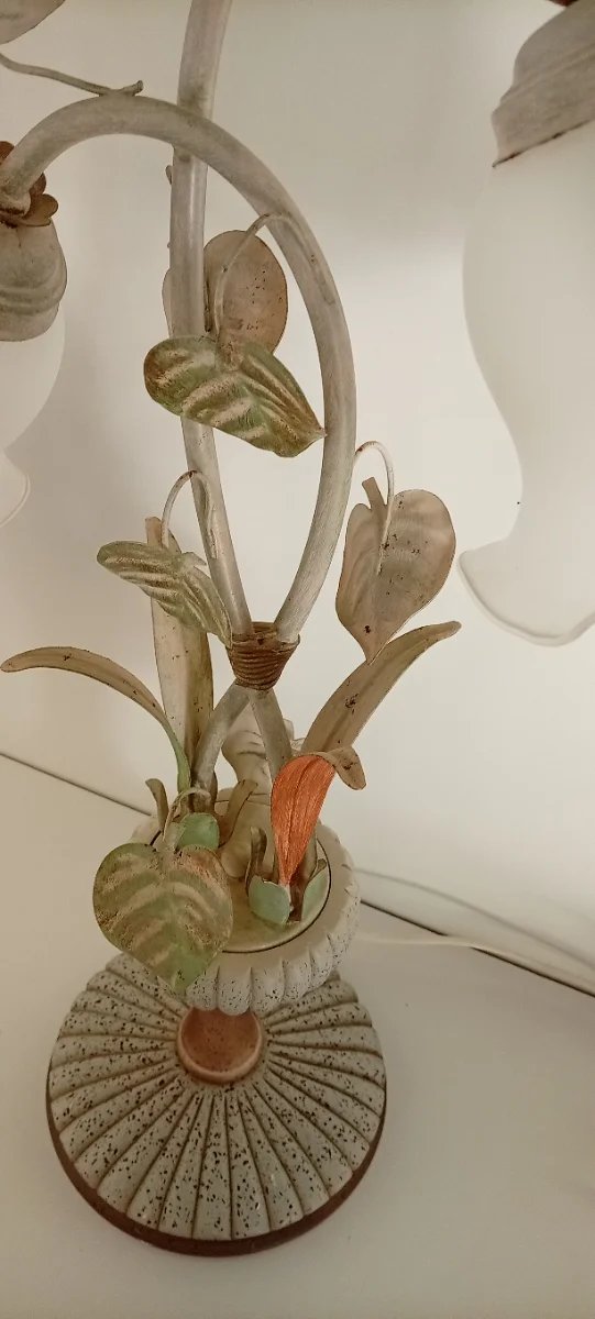 LÁMPARA DE MESA VINTAGE CON DISEÑOS FLORALES
